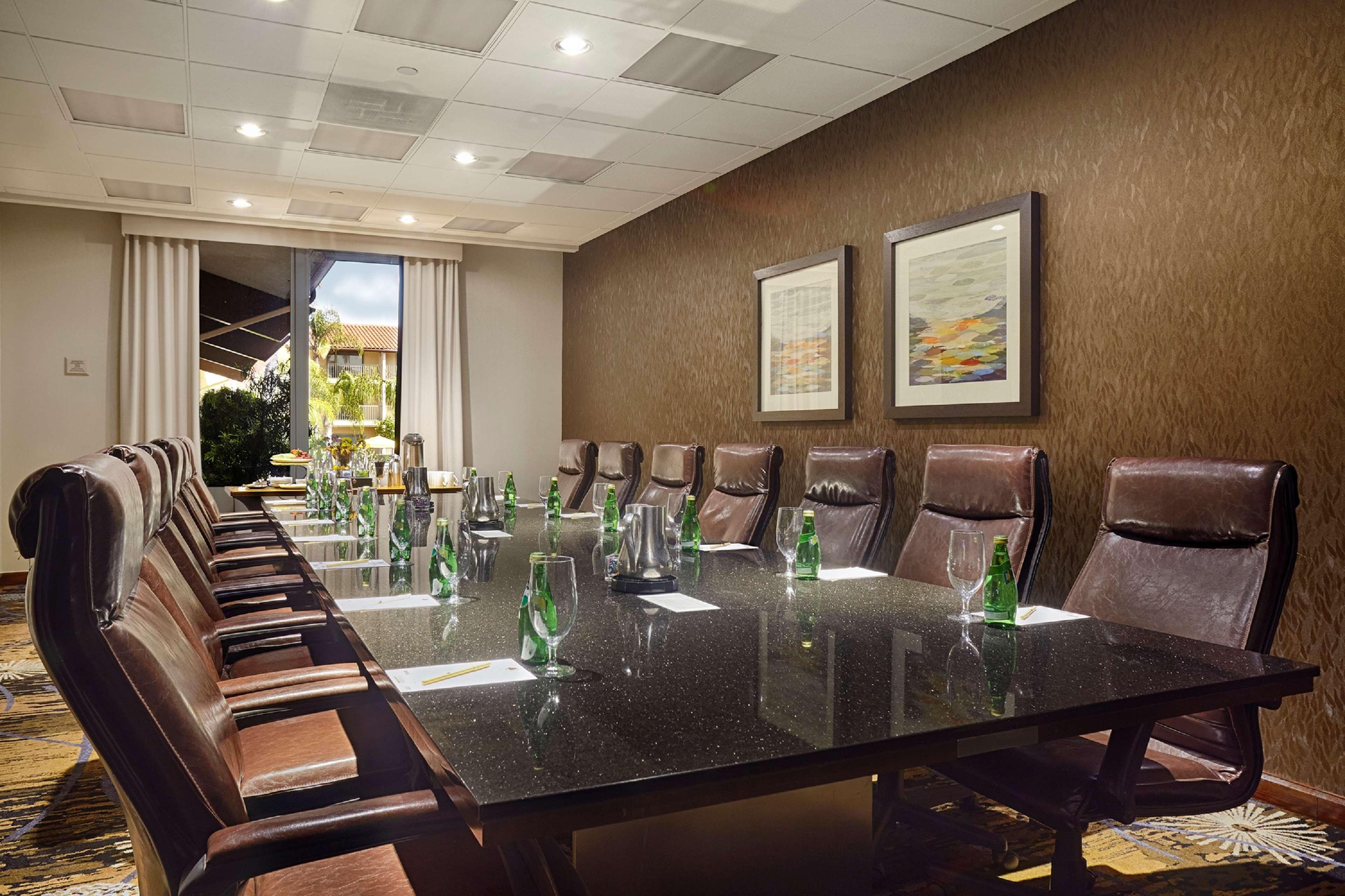 Doubletree By Hilton Ontario Airport Hotel Buitenkant foto
