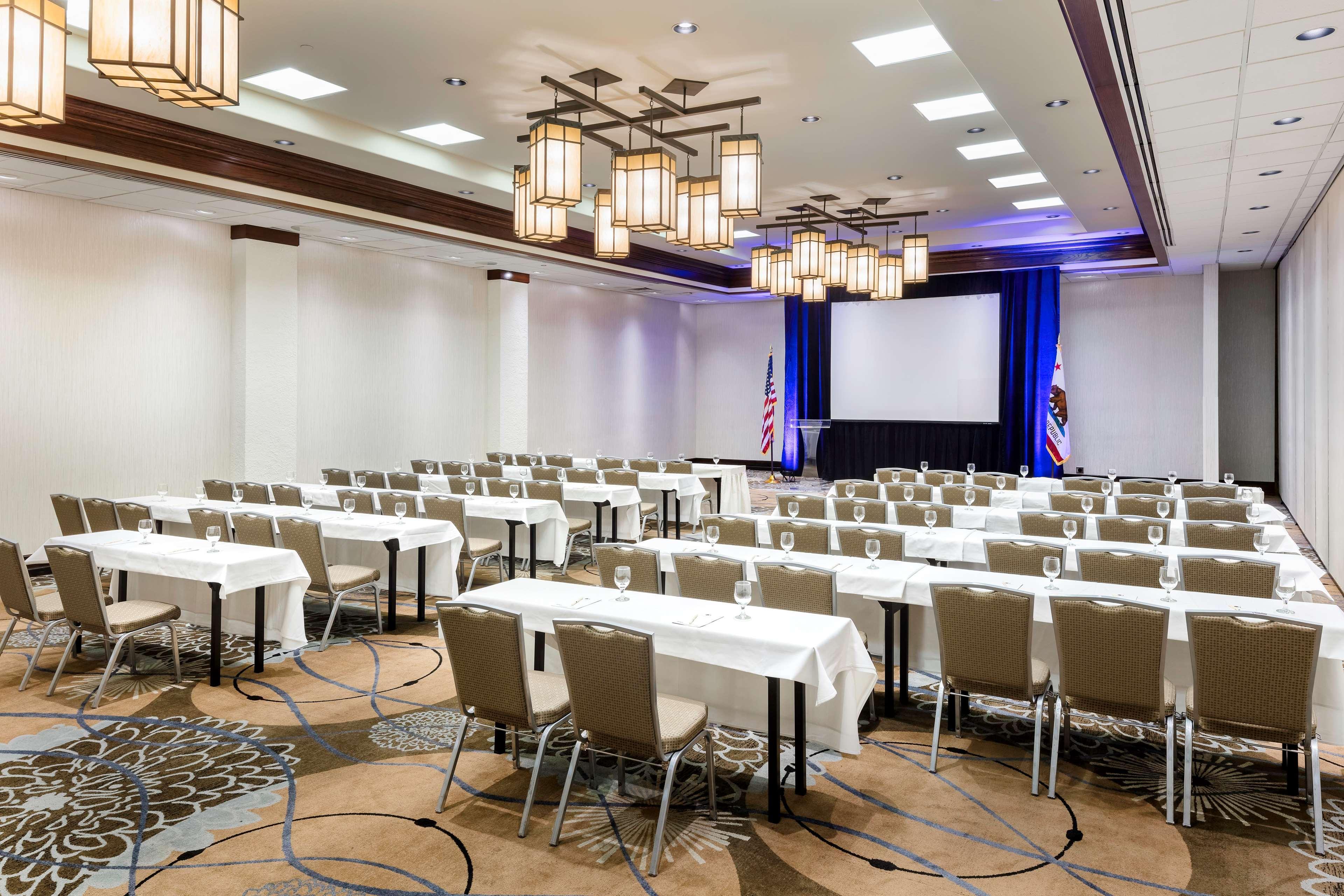 Doubletree By Hilton Ontario Airport Hotel Buitenkant foto