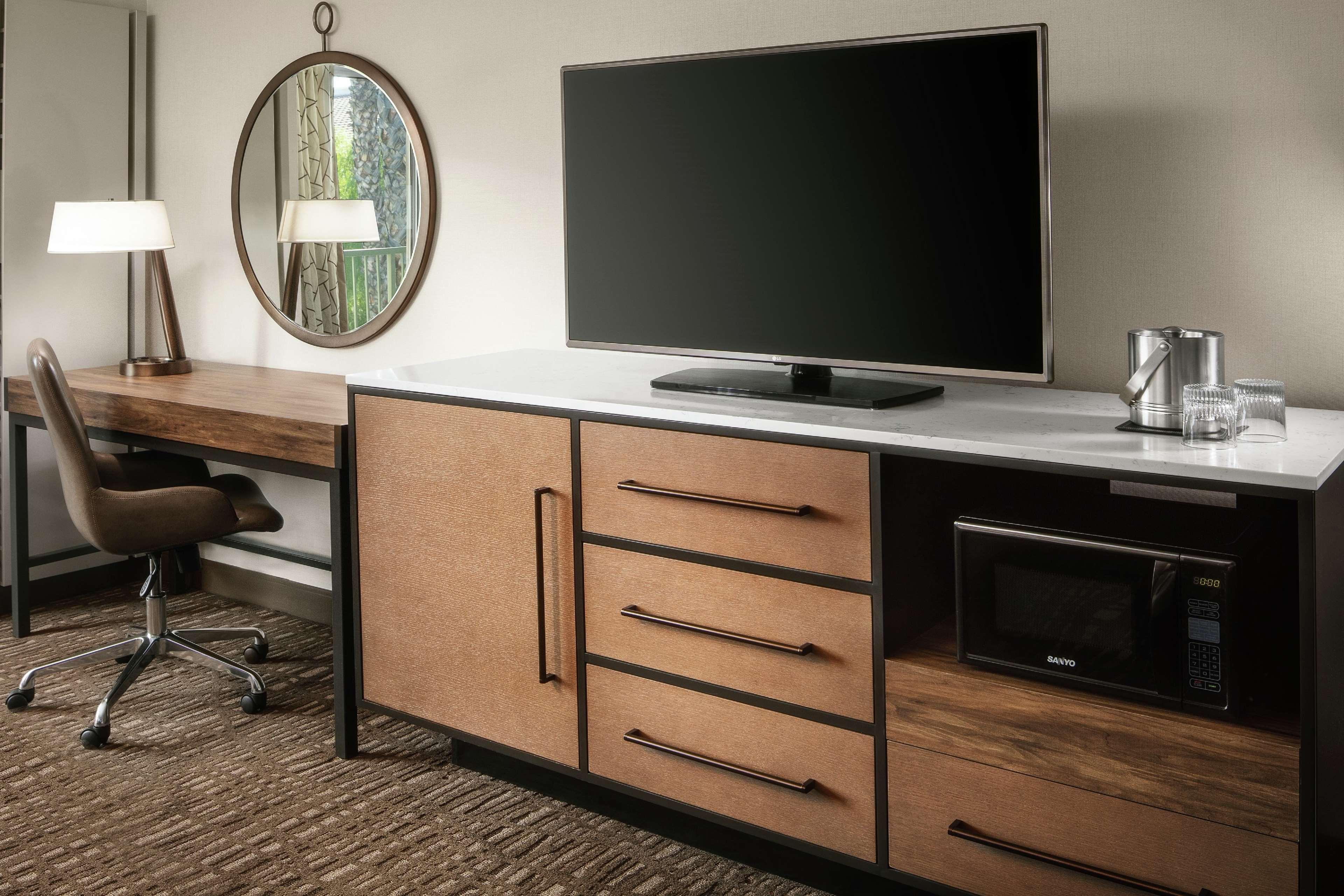 Doubletree By Hilton Ontario Airport Hotel Buitenkant foto